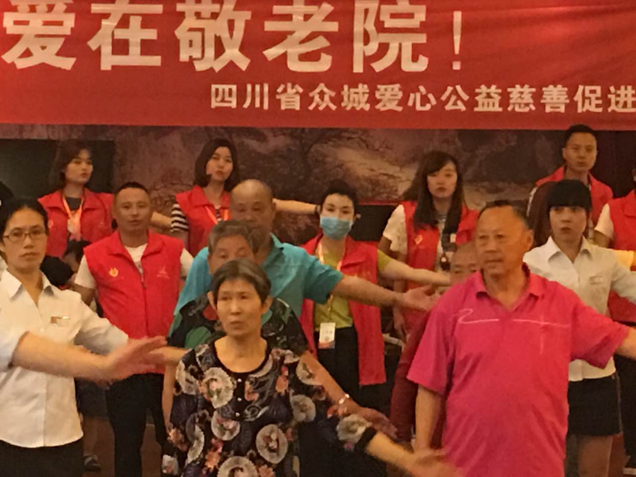 佳和星关爱敬老院老人现场